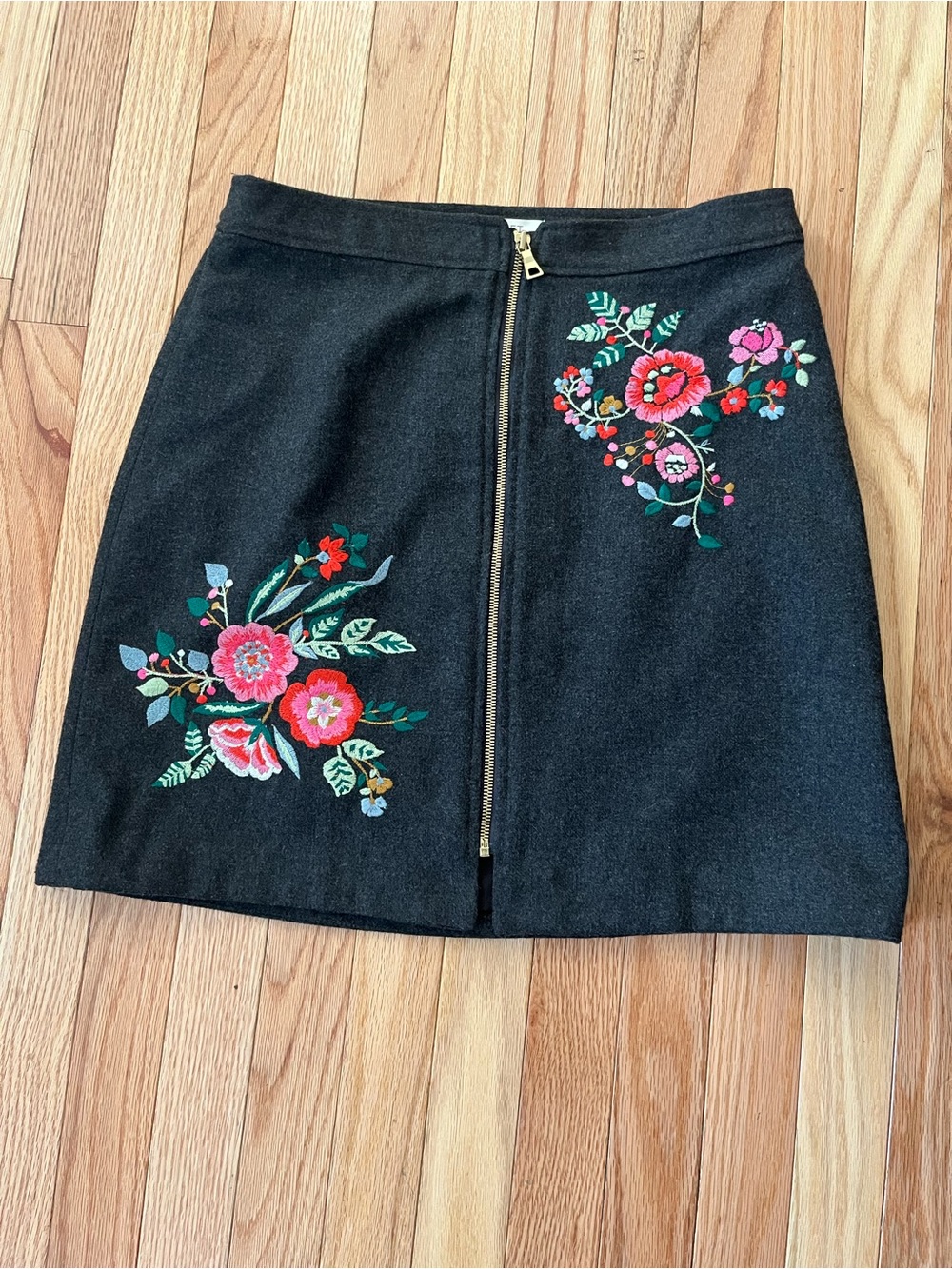 LOFT Gray Wool Blend Embroidered Floral Mini Skirt 6 Folk Business Casual Office